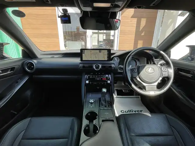 レクサス ＩＳ 350 Fスポーツ モードブラック 宮崎県 2020(令2)年 8万km グラファイトブラックガラスフレーク TRDエアロ/フロント　サイド　リアディフューザー/TRDマフラー/純正SDナビ/・Bluetooth CD DVD/・TV フルセグ/・バックカメラ/マークレビンソンプレミアムサウンド/レザーシート/シートヒーター/エアシート/パワーシート/メモリーシート/ブラインドスポットモニター/追従式クルーズコントロール/パドルシフト/ETC2.0/ドライブレコーダー/コーナーセンサー/オートライト/LEDヘッドライト