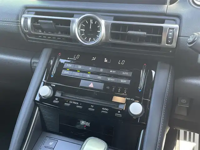 レクサス ＩＳ 350 Fスポーツ モードブラック 宮崎県 2020(令2)年 8万km グラファイトブラックガラスフレーク TRDエアロ/フロント　サイド　リアディフューザー/TRDマフラー/純正SDナビ/・Bluetooth CD DVD/・TV フルセグ/・バックカメラ/マークレビンソンプレミアムサウンド/レザーシート/シートヒーター/エアシート/パワーシート/メモリーシート/ブラインドスポットモニター/追従式クルーズコントロール/パドルシフト/ETC2.0/ドライブレコーダー/コーナーセンサー/オートライト/LEDヘッドライト