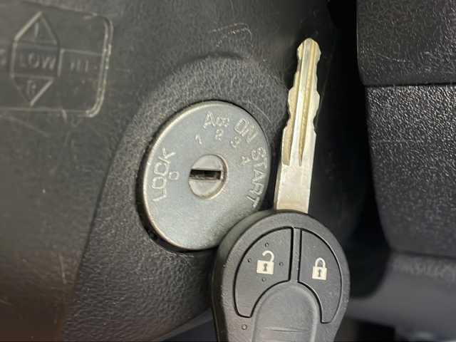 日産 マーチ 12S プラムインテリア 千葉県 2016(平28)年 6.3万km ブリリアントホワイトパール 社外メモリナビ【CN-E310D】/ワンセグTV/CD/Bluetooth/AM/FM/バックカメラ/ETC/前後ドラレコ/純正フロアマット/キーレス/保証書/取扱説明書