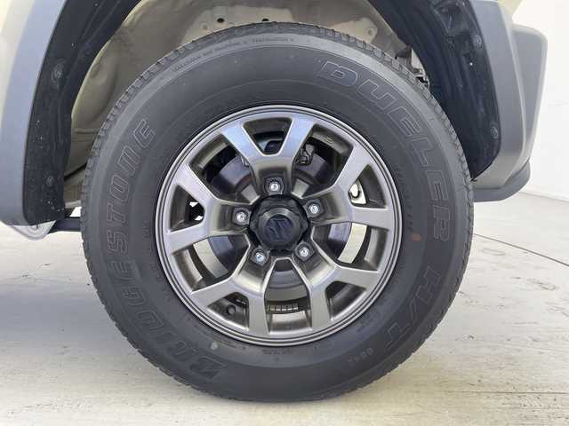 スズキ ジムニー シエラ JC 愛知県 2020(令2)年 4.3万km シフォンアイボリーメタリックブラック2トーンルーフ 社外8インチナビ/・フルセグ/・Bluetooth/・SD音楽録音/・UCB入力端子/デュアルセンサーブレーキサポート/誤発進抑制機能/車線逸脱警報機能/ふらつき警報機能/ハイビームアシスト/先行車発進お知らせ機能/標識認識機能/ダウンヒルアシストコントロール/フォグランプ/背面タイヤ/ヘッドライトウウォッシャー/ドアミラーヒーター/ステアリングスイッチ