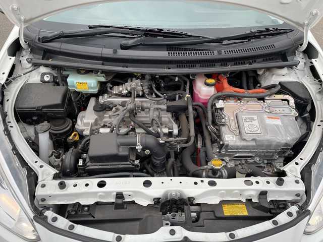 トヨタ アクア X－URBAN 道東・釧路十勝 2015(平27)年 2.4万km ライムホワイトパールクリスタルシャイン アルパイン製SDナビ/・フルセグ/CD/DVD/BT/SD/ラジオ/バックカメラ/ドライブレコーダー/プッシュスタート/スマートキー/寒冷地仕様/ワイパーデアイサー/ハーフレザーシート/純正15インチアルミホイール/スタッドレスアルミ積込/ETC/フロアマット/ドアバイザー