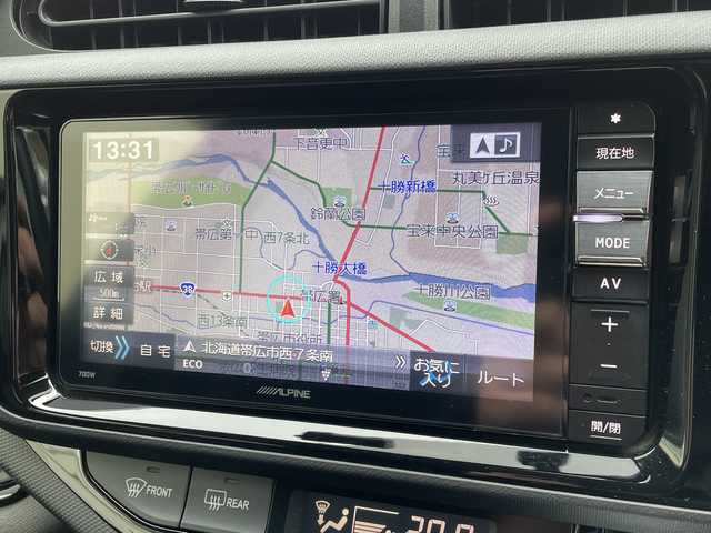 トヨタ アクア X－URBAN 道東・釧路十勝 2015(平27)年 2.4万km ライムホワイトパールクリスタルシャイン アルパイン製SDナビ/・フルセグ/CD/DVD/BT/SD/ラジオ/バックカメラ/ドライブレコーダー/プッシュスタート/スマートキー/寒冷地仕様/ワイパーデアイサー/ハーフレザーシート/純正15インチアルミホイール/スタッドレスアルミ積込/ETC/フロアマット/ドアバイザー