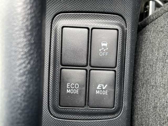 トヨタ アクア X－URBAN 道東・釧路十勝 2015(平27)年 2.4万km ライムホワイトパールクリスタルシャイン アルパイン製SDナビ/・フルセグ/CD/DVD/BT/SD/ラジオ/バックカメラ/ドライブレコーダー/プッシュスタート/スマートキー/寒冷地仕様/ワイパーデアイサー/ハーフレザーシート/純正15インチアルミホイール/スタッドレスアルミ積込/ETC/フロアマット/ドアバイザー