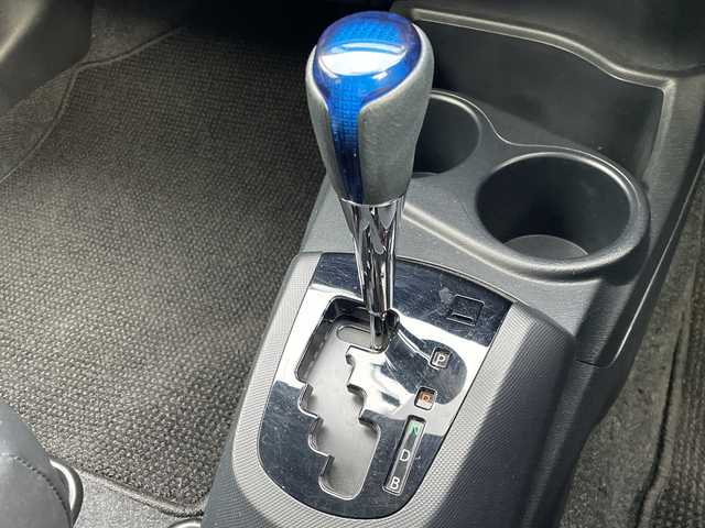 トヨタ アクア X－URBAN 道東・釧路十勝 2015(平27)年 2.4万km ライムホワイトパールクリスタルシャイン アルパイン製SDナビ/・フルセグ/CD/DVD/BT/SD/ラジオ/バックカメラ/ドライブレコーダー/プッシュスタート/スマートキー/寒冷地仕様/ワイパーデアイサー/ハーフレザーシート/純正15インチアルミホイール/スタッドレスアルミ積込/ETC/フロアマット/ドアバイザー