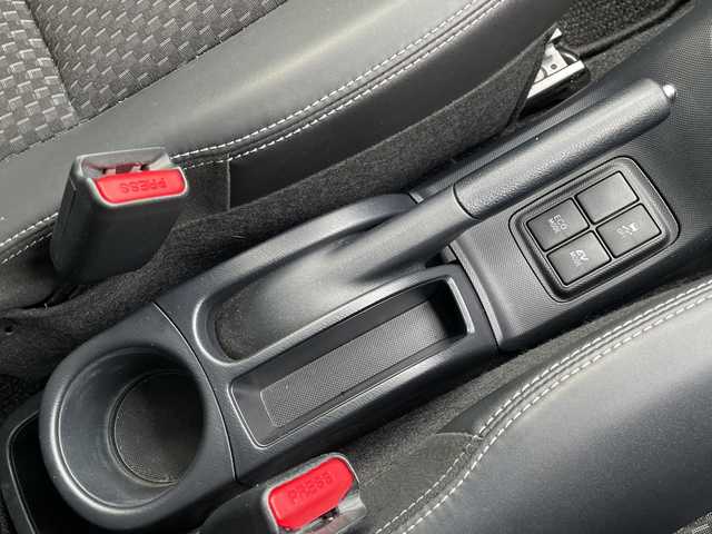 トヨタ アクア X－URBAN 道東・釧路十勝 2015(平27)年 2.4万km ライムホワイトパールクリスタルシャイン アルパイン製SDナビ/・フルセグ/CD/DVD/BT/SD/ラジオ/バックカメラ/ドライブレコーダー/プッシュスタート/スマートキー/寒冷地仕様/ワイパーデアイサー/ハーフレザーシート/純正15インチアルミホイール/スタッドレスアルミ積込/ETC/フロアマット/ドアバイザー