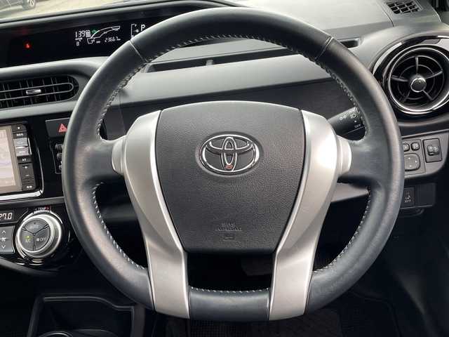 トヨタ アクア X－URBAN 道東・釧路十勝 2015(平27)年 2.4万km ライムホワイトパールクリスタルシャイン アルパイン製SDナビ/・フルセグ/CD/DVD/BT/SD/ラジオ/バックカメラ/ドライブレコーダー/プッシュスタート/スマートキー/寒冷地仕様/ワイパーデアイサー/ハーフレザーシート/純正15インチアルミホイール/スタッドレスアルミ積込/ETC/フロアマット/ドアバイザー