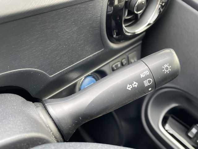 トヨタ アクア X－URBAN 道東・釧路十勝 2015(平27)年 2.4万km ライムホワイトパールクリスタルシャイン アルパイン製SDナビ/・フルセグ/CD/DVD/BT/SD/ラジオ/バックカメラ/ドライブレコーダー/プッシュスタート/スマートキー/寒冷地仕様/ワイパーデアイサー/ハーフレザーシート/純正15インチアルミホイール/スタッドレスアルミ積込/ETC/フロアマット/ドアバイザー