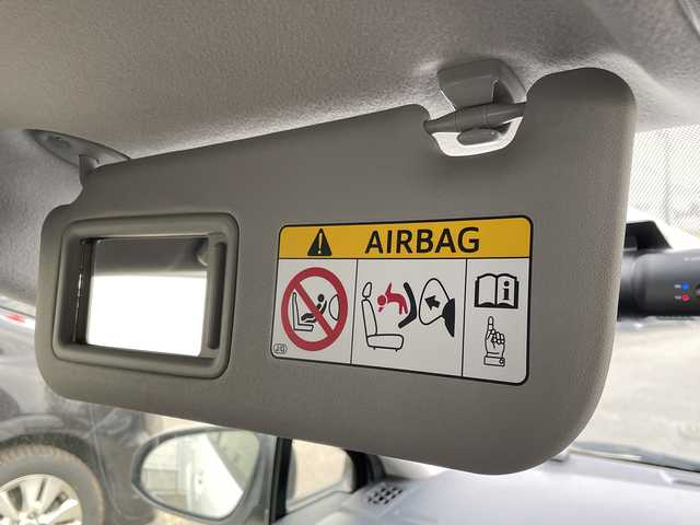 トヨタ アクア X－URBAN 道東・釧路十勝 2015(平27)年 2.4万km ライムホワイトパールクリスタルシャイン アルパイン製SDナビ/・フルセグ/CD/DVD/BT/SD/ラジオ/バックカメラ/ドライブレコーダー/プッシュスタート/スマートキー/寒冷地仕様/ワイパーデアイサー/ハーフレザーシート/純正15インチアルミホイール/スタッドレスアルミ積込/ETC/フロアマット/ドアバイザー