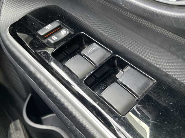 トヨタ アクア X－URBAN 道東・釧路十勝 2015(平27)年 2.4万km ライムホワイトパールクリスタルシャイン アルパイン製SDナビ/・フルセグ/CD/DVD/BT/SD/ラジオ/バックカメラ/ドライブレコーダー/プッシュスタート/スマートキー/寒冷地仕様/ワイパーデアイサー/ハーフレザーシート/純正15インチアルミホイール/スタッドレスアルミ積込/ETC/フロアマット/ドアバイザー