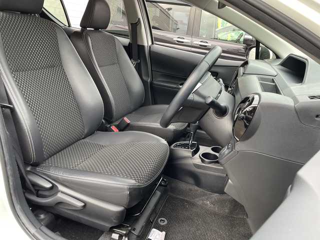 トヨタ アクア X－URBAN 道東・釧路十勝 2015(平27)年 2.4万km ライムホワイトパールクリスタルシャイン アルパイン製SDナビ/・フルセグ/CD/DVD/BT/SD/ラジオ/バックカメラ/ドライブレコーダー/プッシュスタート/スマートキー/寒冷地仕様/ワイパーデアイサー/ハーフレザーシート/純正15インチアルミホイール/スタッドレスアルミ積込/ETC/フロアマット/ドアバイザー