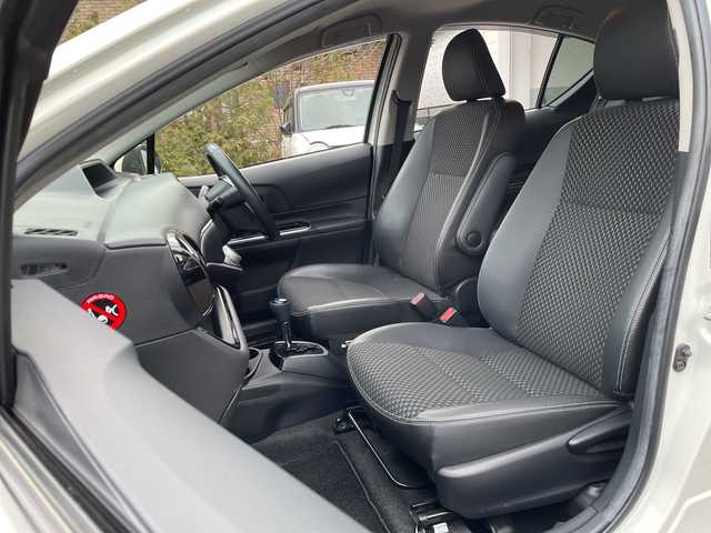 トヨタ アクア X－URBAN 道東・釧路十勝 2015(平27)年 2.4万km ライムホワイトパールクリスタルシャイン アルパイン製SDナビ/・フルセグ/CD/DVD/BT/SD/ラジオ/バックカメラ/ドライブレコーダー/プッシュスタート/スマートキー/寒冷地仕様/ワイパーデアイサー/ハーフレザーシート/純正15インチアルミホイール/スタッドレスアルミ積込/ETC/フロアマット/ドアバイザー