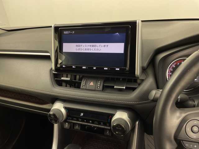 トヨタ ＲＡＶ４ G Zパッケージ 鹿児島県 2020(令2)年 6.3万km ホワイトパールクリスタルシャイン 純正9インチSDナビ【NSZT-Y68T】 /フルセグテレビ/CD/DVD/SD/FM/AM/Bluetooth/運転席メモリーパワーシート/パワーバックドア/電動パーキングブレーキ/オートホールド/D/Nシートヒーター/トヨタセーフティセンス/TRDフルエアロ/ブラインドスポットモニター/ステアスイッチ/テレビキャンセラー/前後コーナーセンサー/デジタルインナーミラー/スペアキー/オートハイビーム/フロアマット/ドアバイザー/デジタルインナーミラー/スペアキー/オートハイビーム/フロアマット/ドアバイザー/ドライブレコーダー