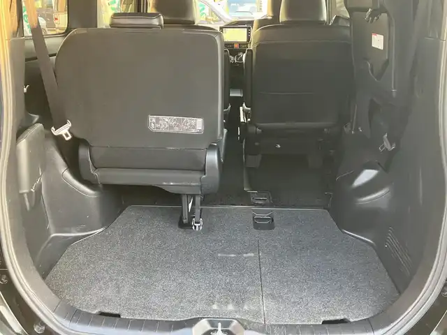 トヨタ ノア ハイブリッド Si ダブルバイビーⅡ 広島県 2019(平31)年 4.9万km ブラック ディーラーオプションナビ（NSZN-Z68T）/バックカメラ/フルセグTV/Bluetooth/純正フリップダウンモニター（V12T-R68C）/両側パワースライドドア/セーフティセンス/クルーズコントロール/LEDヘッドライト/LEDフォグライト/オートライト/シートヒーター（運転席・助手席）/新車保証書/取扱説明書/スペアキー