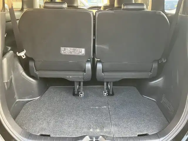 トヨタ ノア ハイブリッド Si ダブルバイビーⅡ 広島県 2019(平31)年 4.9万km ブラック ディーラーオプションナビ（NSZN-Z68T）/バックカメラ/フルセグTV/Bluetooth/純正フリップダウンモニター（V12T-R68C）/両側パワースライドドア/セーフティセンス/クルーズコントロール/LEDヘッドライト/LEDフォグライト/オートライト/シートヒーター（運転席・助手席）/新車保証書/取扱説明書/スペアキー