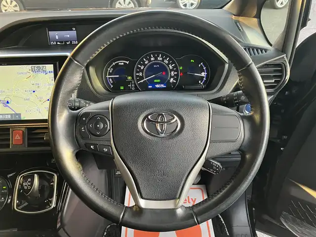 トヨタ ノア ハイブリッド Si ダブルバイビーⅡ 広島県 2019(平31)年 4.9万km ブラック ディーラーオプションナビ（NSZN-Z68T）/バックカメラ/フルセグTV/Bluetooth/純正フリップダウンモニター（V12T-R68C）/両側パワースライドドア/セーフティセンス/クルーズコントロール/LEDヘッドライト/LEDフォグライト/オートライト/シートヒーター（運転席・助手席）/新車保証書/取扱説明書/スペアキー