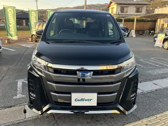 トヨタ ノア ハイブリッド Si ダブルバイビーⅡ 広島県 2019(平31)年 4.9万km ブラック ディーラーオプションナビ（NSZN-Z68T）/バックカメラ/フルセグTV/Bluetooth/純正フリップダウンモニター（V12T-R68C）/両側パワースライドドア/セーフティセンス/クルーズコントロール/LEDヘッドライト/LEDフォグライト/オートライト/シートヒーター（運転席・助手席）/新車保証書/取扱説明書/スペアキー