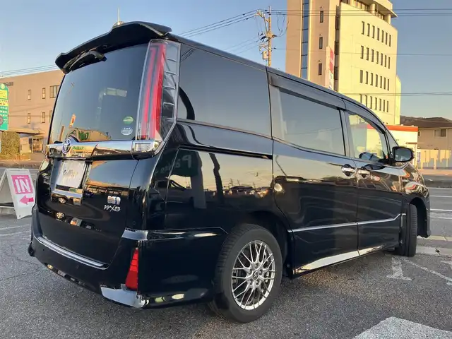 トヨタ ノア ハイブリッド Si ダブルバイビーⅡ 広島県 2019(平31)年 4.9万km ブラック ディーラーオプションナビ（NSZN-Z68T）/バックカメラ/フルセグTV/Bluetooth/純正フリップダウンモニター（V12T-R68C）/両側パワースライドドア/セーフティセンス/クルーズコントロール/LEDヘッドライト/LEDフォグライト/オートライト/シートヒーター（運転席・助手席）/新車保証書/取扱説明書/スペアキー