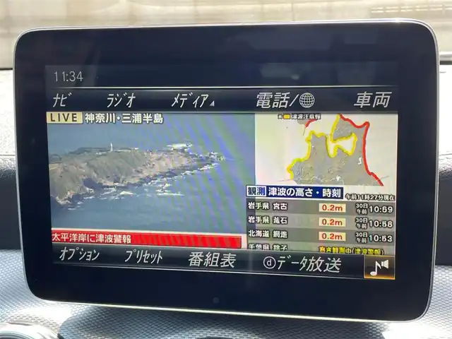 メルセデス・ベンツ ＧＬＡ２２０ 4マチック 青森県 2017(平29)年 5万km カルサイトホワイト 4WD/ターボ/パノラミックスライディングルーフ/ハーマンカードンサウンドシステム/純正ナビ/（Bt/CD/DVD/USB/SD/フルセグTV)/バックカメラ/サンルーフ/衝突軽減ブレーキ/ACC/アンビエントライト/LEDオートライト/ブラインドスポットモニター/レーンキープアシスト/ダウンヒルアシスト/パドルシフト/パワーバックドア/前席メモリー付きパワーシート/前席シートヒーター/ブラックレザーシート/パワーバックドア/前後クリアランスソナー/ステアリングスイッチ/アンビエントライト/純正18インチアルミホイール/革巻きステアリング/ウインカーミラー/プッシュスタート/バックカメラ/エアバックW/フォグランプ/スマートキーX2/保証書/取扱説明書