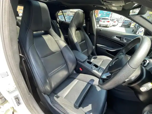 メルセデス・ベンツ ＧＬＡ２２０ 4マチック 青森県 2017(平29)年 5万km カルサイトホワイト 4WD/ターボ/パノラミックスライディングルーフ/ハーマンカードンサウンドシステム/純正ナビ/（Bt/CD/DVD/USB/SD/フルセグTV)/バックカメラ/サンルーフ/衝突軽減ブレーキ/ACC/アンビエントライト/LEDオートライト/ブラインドスポットモニター/レーンキープアシスト/ダウンヒルアシスト/パドルシフト/パワーバックドア/前席メモリー付きパワーシート/前席シートヒーター/ブラックレザーシート/パワーバックドア/前後クリアランスソナー/ステアリングスイッチ/アンビエントライト/純正18インチアルミホイール/革巻きステアリング/ウインカーミラー/プッシュスタート/バックカメラ/エアバックW/フォグランプ/スマートキーX2/保証書/取扱説明書