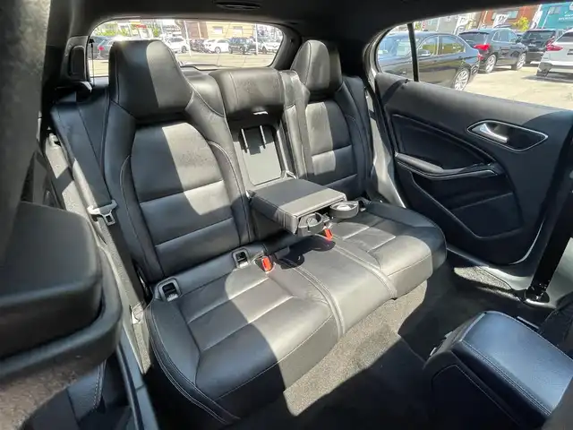 メルセデス・ベンツ ＧＬＡ２２０ 4マチック 青森県 2017(平29)年 5万km カルサイトホワイト 4WD/ターボ/パノラミックスライディングルーフ/ハーマンカードンサウンドシステム/純正ナビ/（Bt/CD/DVD/USB/SD/フルセグTV)/バックカメラ/サンルーフ/衝突軽減ブレーキ/ACC/アンビエントライト/LEDオートライト/ブラインドスポットモニター/レーンキープアシスト/ダウンヒルアシスト/パドルシフト/パワーバックドア/前席メモリー付きパワーシート/前席シートヒーター/ブラックレザーシート/パワーバックドア/前後クリアランスソナー/ステアリングスイッチ/アンビエントライト/純正18インチアルミホイール/革巻きステアリング/ウインカーミラー/プッシュスタート/バックカメラ/エアバックW/フォグランプ/スマートキーX2/保証書/取扱説明書