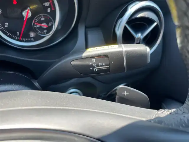 メルセデス・ベンツ ＧＬＡ２２０ 4マチック 青森県 2017(平29)年 5万km カルサイトホワイト 4WD/ターボ/パノラミックスライディングルーフ/ハーマンカードンサウンドシステム/純正ナビ/（Bt/CD/DVD/USB/SD/フルセグTV)/バックカメラ/サンルーフ/衝突軽減ブレーキ/ACC/アンビエントライト/LEDオートライト/ブラインドスポットモニター/レーンキープアシスト/ダウンヒルアシスト/パドルシフト/パワーバックドア/前席メモリー付きパワーシート/前席シートヒーター/ブラックレザーシート/パワーバックドア/前後クリアランスソナー/ステアリングスイッチ/アンビエントライト/純正18インチアルミホイール/革巻きステアリング/ウインカーミラー/プッシュスタート/バックカメラ/エアバックW/フォグランプ/スマートキーX2/保証書/取扱説明書