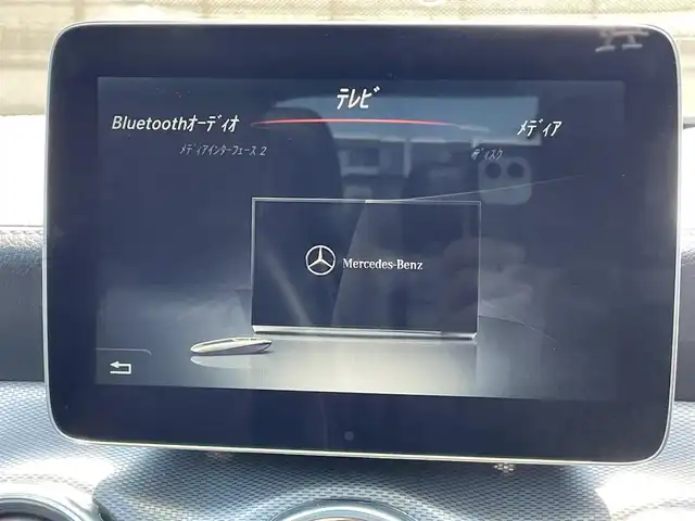メルセデス・ベンツ ＧＬＡ２２０ 4マチック 青森県 2017(平29)年 5万km カルサイトホワイト 4WD/ターボ/パノラミックスライディングルーフ/ハーマンカードンサウンドシステム/純正ナビ/（Bt/CD/DVD/USB/SD/フルセグTV)/バックカメラ/サンルーフ/衝突軽減ブレーキ/ACC/アンビエントライト/LEDオートライト/ブラインドスポットモニター/レーンキープアシスト/ダウンヒルアシスト/パドルシフト/パワーバックドア/前席メモリー付きパワーシート/前席シートヒーター/ブラックレザーシート/パワーバックドア/前後クリアランスソナー/ステアリングスイッチ/アンビエントライト/純正18インチアルミホイール/革巻きステアリング/ウインカーミラー/プッシュスタート/バックカメラ/エアバックW/フォグランプ/スマートキーX2/保証書/取扱説明書