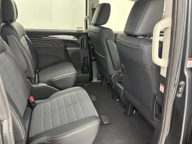 三菱 デリカＤ：５ シャモニー 埼玉県 2025(令7)年 0.1万km未満 紺Ⅱ CHAMONIX (7人)　4WD　e-Assist/オリジナルナビ取付パッケージ＋リアモニター取パッケージ(25300)/ステップレス　（7人）/ステアリングヒーター/シートヒーター/パドルシフト/ステアリングリモコン/レーダークルーズコントロール/BMS/電動格納ウィンカーミラー/両側パワースライドドア/純正１８インチアルミホイール/純正LEDヘッドライト