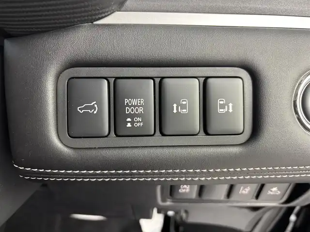 三菱 デリカＤ：５ シャモニー 埼玉県 2025(令7)年 0.1万km未満 紺Ⅱ CHAMONIX (7人)　4WD　e-Assist/オリジナルナビ取付パッケージ＋リアモニター取パッケージ(25300)/ステップレス　（7人）/ステアリングヒーター/シートヒーター/パドルシフト/ステアリングリモコン/レーダークルーズコントロール/BMS/電動格納ウィンカーミラー/両側パワースライドドア/純正１８インチアルミホイール/純正LEDヘッドライト