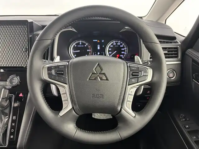 三菱 デリカＤ：５ シャモニー 埼玉県 2025(令7)年 0.1万km未満 紺Ⅱ CHAMONIX (7人)　4WD　e-Assist/オリジナルナビ取付パッケージ＋リアモニター取パッケージ(25300)/ステップレス　（7人）/ステアリングヒーター/シートヒーター/パドルシフト/ステアリングリモコン/レーダークルーズコントロール/BMS/電動格納ウィンカーミラー/両側パワースライドドア/純正１８インチアルミホイール/純正LEDヘッドライト