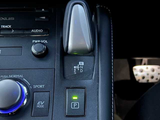 レクサス ＣＴ 200h バージョンC 宮城県 2017(平29)年 5.2万km ホワイトノーヴァガラスフレーク Lexus Safety System+/・プリクラッシュセーフティ/・レーントレーシングアシスト/・レーンディパーチャーアラート/・ロードサインアシスト/・レーダークルーズコントロール/・先行車発進告知/Fスポハンドル/純正SDナビ/Bluetooth/純正ETC2.0/フルセグテレビ/バックカメラ/ドライブレコーダー/パワーシート/リバースレーダー/パドルシフト/アイドリングストップ/ウィンカーミラー/プッシュスタート/純正アルミホイール/純正フロアマット