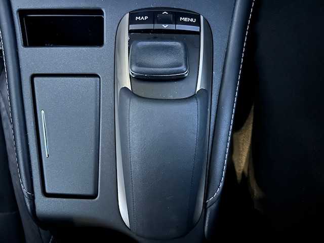 レクサス ＣＴ 200h バージョンC 宮城県 2017(平29)年 5.2万km ホワイトノーヴァガラスフレーク Lexus Safety System+/・プリクラッシュセーフティ/・レーントレーシングアシスト/・レーンディパーチャーアラート/・ロードサインアシスト/・レーダークルーズコントロール/・先行車発進告知/Fスポハンドル/純正SDナビ/Bluetooth/純正ETC2.0/フルセグテレビ/バックカメラ/ドライブレコーダー/パワーシート/リバースレーダー/パドルシフト/アイドリングストップ/ウィンカーミラー/プッシュスタート/純正アルミホイール/純正フロアマット