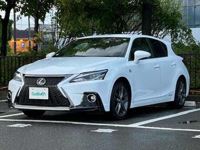 レクサス ＣＴ 200h バージョンC 宮城県 2017(平29)年 5.2万km ホワイトノーヴァガラスフレーク Lexus Safety System+/・プリクラッシュセーフティ/・レーントレーシングアシスト/・レーンディパーチャーアラート/・ロードサインアシスト/・レーダークルーズコントロール/・先行車発進告知/Fスポハンドル/純正SDナビ/Bluetooth/純正ETC2.0/フルセグテレビ/バックカメラ/ドライブレコーダー/パワーシート/リバースレーダー/パドルシフト/アイドリングストップ/ウィンカーミラー/プッシュスタート/純正アルミホイール/純正フロアマット