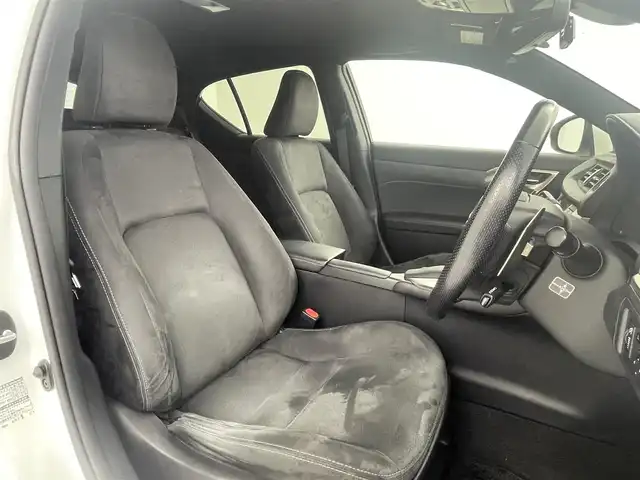 レクサス ＣＴ 200h Fスポーツ 大阪府 2017(平29)年 5.2万km ホワイトノーヴァガラスフレーク Lexus Safety System+/・プリクラッシュセーフティ/・レーントレーシングアシスト/・レーンディパーチャーアラート/・ロードサインアシスト/・レーダークルーズコントロール/・先行車発進告知/Fスポハンドル/純正SDナビ/Bluetooth/純正ETC2.0/フルセグテレビ/バックカメラ/パワーシート/リバースレーダー/パドルシフト/アイドリングストップ/ウィンカーミラー/プッシュスタート/純正アルミホイール/純正フロアマット