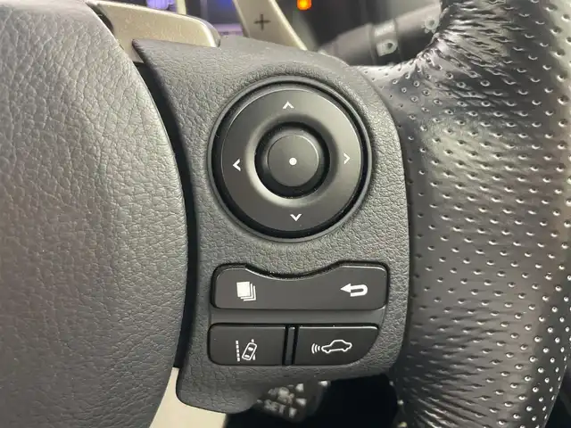 レクサス ＣＴ 200h Fスポーツ 大阪府 2017(平29)年 5.2万km ホワイトノーヴァガラスフレーク Lexus Safety System+/・プリクラッシュセーフティ/・レーントレーシングアシスト/・レーンディパーチャーアラート/・ロードサインアシスト/・レーダークルーズコントロール/・先行車発進告知/Fスポハンドル/純正SDナビ/Bluetooth/純正ETC2.0/フルセグテレビ/バックカメラ/パワーシート/リバースレーダー/パドルシフト/アイドリングストップ/ウィンカーミラー/プッシュスタート/純正アルミホイール/純正フロアマット