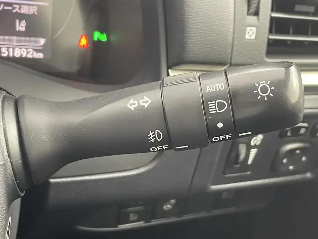 レクサス ＣＴ 200h Fスポーツ 大阪府 2017(平29)年 5.2万km ホワイトノーヴァガラスフレーク Lexus Safety System+/・プリクラッシュセーフティ/・レーントレーシングアシスト/・レーンディパーチャーアラート/・ロードサインアシスト/・レーダークルーズコントロール/・先行車発進告知/Fスポハンドル/純正SDナビ/Bluetooth/純正ETC2.0/フルセグテレビ/バックカメラ/パワーシート/リバースレーダー/パドルシフト/アイドリングストップ/ウィンカーミラー/プッシュスタート/純正アルミホイール/純正フロアマット