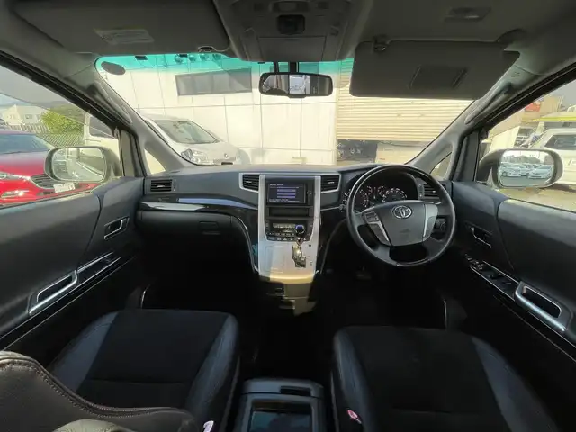 トヨタ ヴェルファイア 2．4Z ゴールデンアイズ 神奈川県 2012(平24)年 12.2万km ホワイトパールクリスタルシャイン (株)IDOMが運営する【じしゃロン秦野店】の自社ローン専用車両になりますこちらは現金またはオートローンご利用時の価格です。自社ローンご希望の方は別途その旨お申付け下さい/両側パワースライドドア/パワーバックドア/バックモニター/ETC/ハーフレザーシート