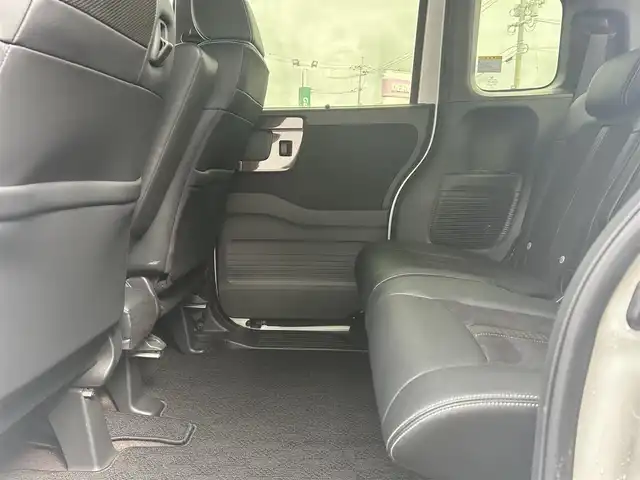 ホンダ Ｎ ＢＯＸ G L ターボ ホンダセンシング 鳥取県 2019(平31)年 3.4万km パールⅡ ホンダセンシング /純正8型ナビ【VXM-175VFEi】/・フルセグ/・Bluetooth/・CD/DVD/バックカメラ/スマートキー/プッシュスタート/ターボ/レーダークルーズ コントロール/ビルトインETC/両側電動スライドドア/純正15AW/ABS/横滑り防止装置/レーンキープアシスト/オートライト/LEDヘッドライト/W&サイドエアバック/カーテンエアバック