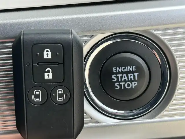 スズキ スペーシア HYBRID X 静岡県 2018(平30)年 3.3万km ピュアホワイトP ケンウッド７型メモリナビ/フルセグＴＶ/ＤＶＤ再生/ＢＴオーディオ/ビルトインETC/ドラレコ/両側電動スライドドア/フルオートエアコン/後席エアコン/シートヒーター/オートライト/スペアキー/純正フロアマット/アイドリングストップ
