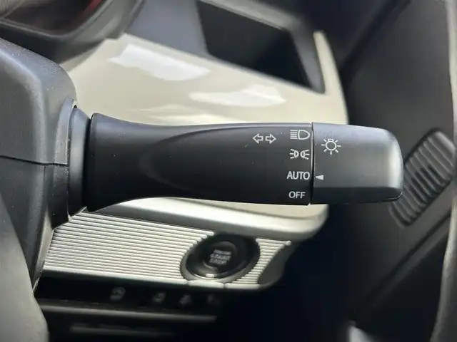 スズキ スペーシア HYBRID X 静岡県 2018(平30)年 3.3万km ピュアホワイトP ケンウッド７型メモリナビ/フルセグＴＶ/ＤＶＤ再生/ＢＴオーディオ/ビルトインETC/ドラレコ/両側電動スライドドア/フルオートエアコン/後席エアコン/シートヒーター/オートライト/スペアキー/純正フロアマット/アイドリングストップ