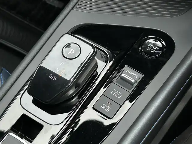 日産 ノート オーテック 東京都 2022(令4)年 1.4万km ピュアホワイトパール 純正ナビ/アラウンドビューモニター/ビルトインETC/インテリジェントルームミラー/LEDヘッドライト/スマートキー/レザーシート/エマージェンシーブレーキ/インテリジェント FCW/インテリジェント DA/インテリジェント LI/インテリジェント BSI/コーナーセンサー