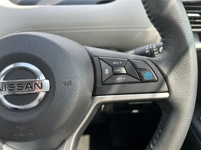 日産 セレナ ハイウェイスター Vセレクション 滋賀県 2017(平29)年 4.8万km マルーンレッド 2トーン 純正9インチナビ/(CD/DVD)/フリップダウンモニター/デジタルインナーミラー/プロパイロット/・インテリジェントクルーズコントロール/・レーンキープアシスト/アラウンドビューモニター/衝突軽減ブレーキ/両側電動スライドドア/パーキングアシスト/ドライブレコーダー/電動パーキング/ブレーキホールド/LEDオートライト/ビルトインETC