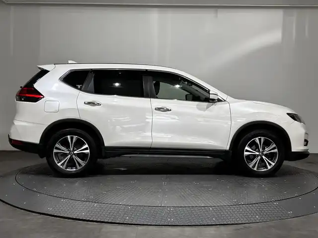 日産 エクストレイル 20Xi 愛媛県 2018(平30)年 6.6万km ブリリアントホワイトパール ・９型ナビ/・（フルセグＴＶ・ＢＴ・ＣＤ・ＤＶＤ・ＦＭ・ＡＭ・ＳＤ・ＵＳＢ・ＡＵＸ）/・全方位カメラ　/・前方ドラレコ　/・ＥＴＣ　/・デジタルインナーミラー　/・プロパイロット　/・レーダークルーズコントロール/・レーンキープアシスト/・パワーバックドア
