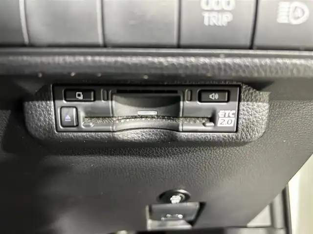 トヨタ カローラ スポーツ ハイブリッドG Z 佐賀県 2022(令4)年 4.3万km プラチナホワイトパールマイカ 純正10.5インチディスプレイオーディオ/トヨタコネクティッドナビ対応/フルセグTV/Bluetooth/Androidauto/AppleCarplay/バックカメラ/衝突被害軽減システム/ブラインドスポットモニター/レーダクルーズコントロール/レーンアシスト/パーキングサポートブレーキ/ロードサインアシスト/オートライト/オートマチックハイビーム/LEDヘッドライト/LEDフォグライト/純正前後ドライブレコーダー/ビルトイン「ETC2.0/電子パーキング/ブレーキホールド/運転席・助手席シートヒーター/ISOFIX対応/純正18インチアルミホイール/純正フロアマット/スマートキー/プッシュスタート/ドアバイザー