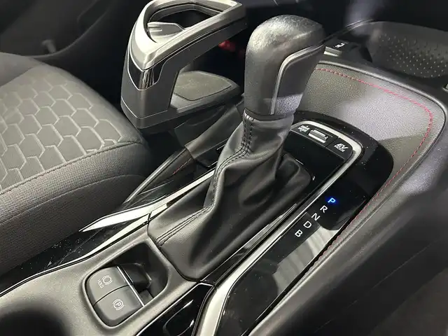 トヨタ カローラ スポーツ ハイブリッドG Z 佐賀県 2022(令4)年 4.3万km プラチナホワイトパールマイカ 純正10.5インチディスプレイオーディオ/トヨタコネクティッドナビ対応/フルセグTV/Bluetooth/Androidauto/AppleCarplay/バックカメラ/衝突被害軽減システム/ブラインドスポットモニター/レーダクルーズコントロール/レーンアシスト/パーキングサポートブレーキ/ロードサインアシスト/オートライト/オートマチックハイビーム/LEDヘッドライト/LEDフォグライト/純正前後ドライブレコーダー/ビルトイン「ETC2.0/電子パーキング/ブレーキホールド/運転席・助手席シートヒーター/ISOFIX対応/純正18インチアルミホイール/純正フロアマット/スマートキー/プッシュスタート/ドアバイザー