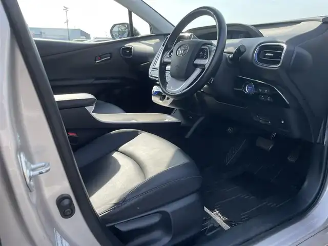 トヨタ プリウス A ツーリングセレクション 鳥取県 2016(平28)年 5.5万km スティールブロンドM ４・Ｗ・Ｄ/純正９型ナビ／フルセグ／ＤＶＤ／ＣＤ／ＢＴ/バックカメラ/ビルトインＥＴＣ/ドライブレコーダー/トヨタセーフティセンス/レーダークルーズ/レーンアシスト/黒レザーシート/前席シートヒーター/ＬＥＤライト/フォグライト/純正17インチアルミホイール/プッシュエンジンスタート/スマートキーｘ２