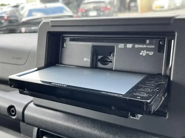 スズキ ジムニー XG 奈良県 2020(令2)年 4.4万km スペリアホワイト 4WD/社外ナビ(ワンセグTV/CD/DVD/AM・FM/BT)/前方ドラレコ/GIGEAR3インチリフトアップKIT(body lift)/GIGEARオーバーフェンダー/GIGEARブラックレザーシートカバー/グリルガードブルバー/リアラダー/オフロードルーフラック/ディフェンダーグリル/3インチサイドステップ/背面タイヤハードカバー/LEDヘッドライト/LEDフォグランプ/METAL　ROCK16インチビートリングホイール/社外フロアマット/リモコンキー