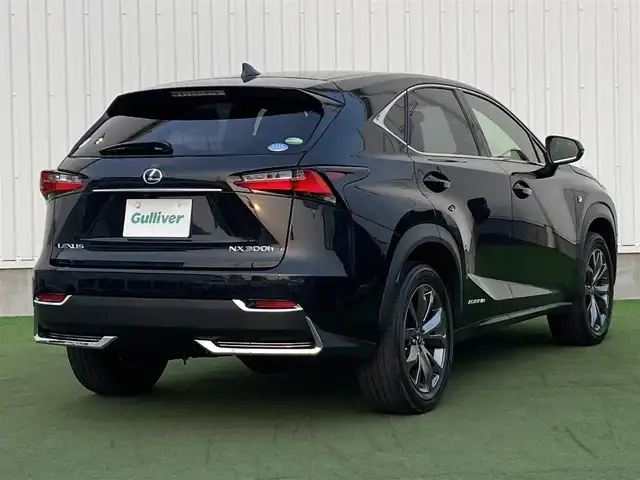 レクサス ＮＸ 300h Fスポーツ 香川県 2017(平29)年 3.2万km グラファイトブラックガラスフレーク 登録時走行距離：31294km/　CD DVD BT フルセグTV/バックカメラ/レザーシート/シートベンチレーション/パワーシート/シートメモリ/革巻きステアリング/ステアリングスイッチ/ステアリングヒーター/パワーバックドア/プリクラッシュセーフティシステム/レーダークルーズコントロール/クリアランスソナー/LEDヘッドライト/オートライト/フォグランプ/MTモード付AT/パドルシフト/アルミペダル/オートホールド機能付き電子パーキングブレーキ/ビルトインETC2.0/プッシュスタート/スマートキー