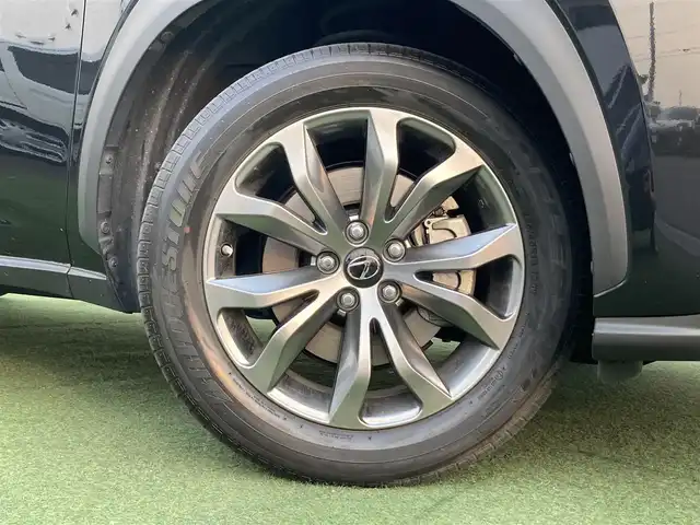 レクサス ＮＸ 300h Fスポーツ 香川県 2017(平29)年 3.2万km グラファイトブラックガラスフレーク 登録時走行距離：31294km/　CD DVD BT フルセグTV/バックカメラ/レザーシート/シートベンチレーション/パワーシート/シートメモリ/革巻きステアリング/ステアリングスイッチ/ステアリングヒーター/パワーバックドア/プリクラッシュセーフティシステム/レーダークルーズコントロール/クリアランスソナー/LEDヘッドライト/オートライト/フォグランプ/MTモード付AT/パドルシフト/アルミペダル/オートホールド機能付き電子パーキングブレーキ/ビルトインETC2.0/プッシュスタート/スマートキー
