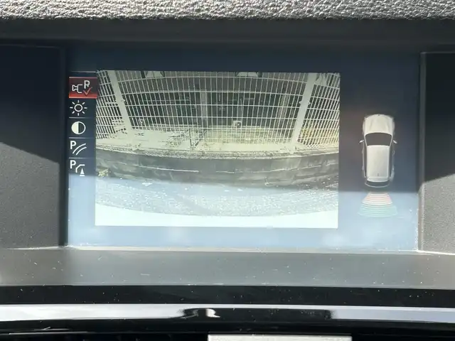 ＢＭＷアルピナ ＸＤ３ ビターボ オールラッド 福岡県 2017(平29)年 8.1万km アルピンホワイトⅢ パノラマルーフ/Harman/Kardonプレミアムサウンド/メーカーメモリナビ/　（AM/FM/CD/Bluetooth）/バックカメラ/インテリジェントセーフティシステム/・追突警告/・歩行者警告/・レーンディパーチャーウォーニング/・レーンチェンジウォーニング/ダイナミックスタビリティコントロール/ダイナミックトラクションコントロール/ヒルディセントコントロール/ダイナミックダンピングコントロール/バリアブルスポーツステアリング/サーボトロニック/クルーズコントロール/ブラインドスポットモニター/ヘッドアップディスプレイ/オートライト/オートマチックハイビーム/コーナーセンサー/純正20インチアルミホイール/ルーフレール/パワーバックドア/黒色レザーシート/パドルシフト/シートヒーター付きパワーシート（D/N）/ポジションメモリ（D席）/前後ドライブレコーダー/レーダー探知機【SUPER CAT/LS340L】/ETC/純正フロアマット/USB端子×1/保証書/取扱説明書/ナビ取扱説明書