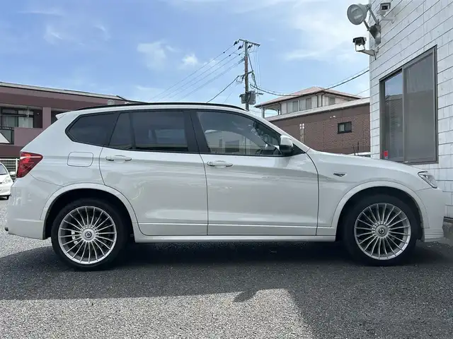 ＢＭＷアルピナ ＸＤ３ ビターボ オールラッド 福岡県 2017(平29)年 8.1万km アルピンホワイトⅢ パノラマルーフ/Harman/Kardonプレミアムサウンド/メーカーメモリナビ/　（AM/FM/CD/Bluetooth）/バックカメラ/インテリジェントセーフティシステム/・追突警告/・歩行者警告/・レーンディパーチャーウォーニング/・レーンチェンジウォーニング/ダイナミックスタビリティコントロール/ダイナミックトラクションコントロール/ヒルディセントコントロール/ダイナミックダンピングコントロール/バリアブルスポーツステアリング/サーボトロニック/クルーズコントロール/ブラインドスポットモニター/ヘッドアップディスプレイ/オートライト/オートマチックハイビーム/コーナーセンサー/純正20インチアルミホイール/ルーフレール/パワーバックドア/黒色レザーシート/パドルシフト/シートヒーター付きパワーシート（D/N）/ポジションメモリ（D席）/前後ドライブレコーダー/レーダー探知機【SUPER CAT/LS340L】/ETC/純正フロアマット/USB端子×1/保証書/取扱説明書/ナビ取扱説明書